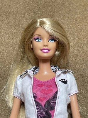 Barbie “I Can Be a Zoo Doctor” Muñeca de Carrera con Top Rosa, Chaqueta, Pantalones y Tacones Foto 1 de 4