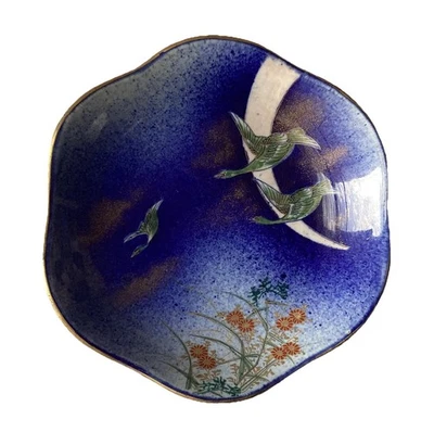 Cuenco de porcelana japonés Fukagawa Koransha de la era Meiji, azul cobalto con gansos voladores Foto 1 de 4