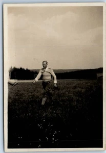 Uomo ben vestito sul campo sportivo Dr. Peltzer - Germania foto vintage anni '30 - Foto 1 di 2
