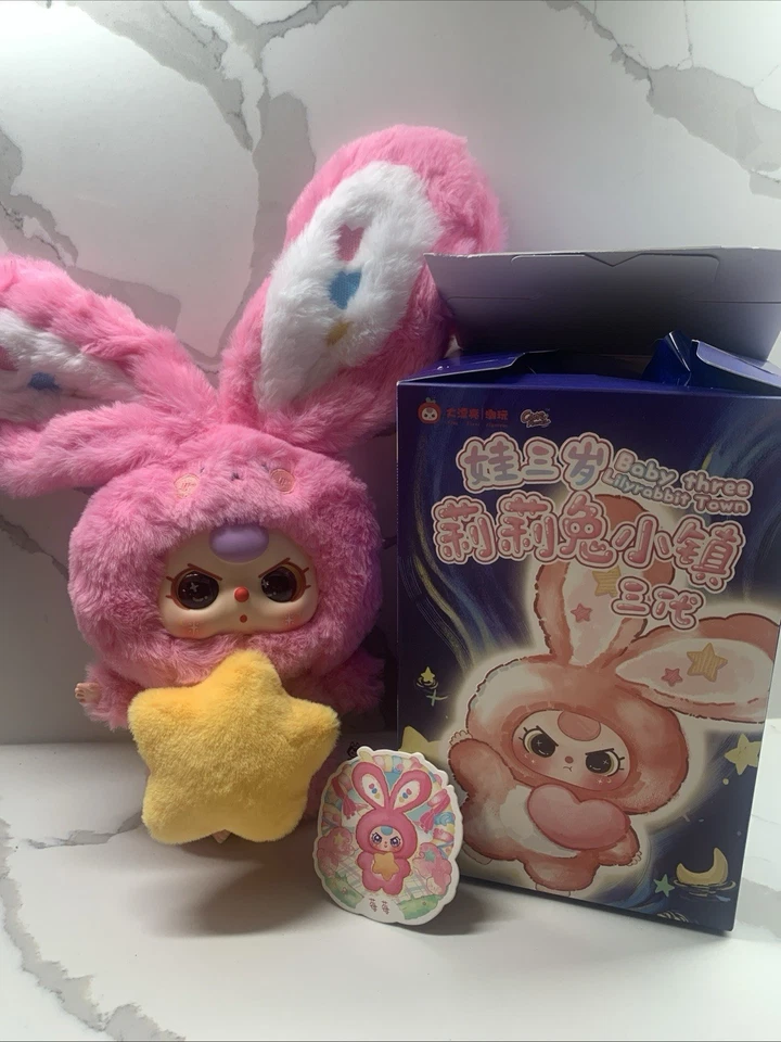 Auténtico Baby Three Lily Rabbit Town V3 Peluche Conejito Rosa Foto 1 de 4