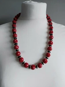 Vintage Red & Black Beaded Necklace Gold Tone Toggle Fastening - Picture 1 of 6