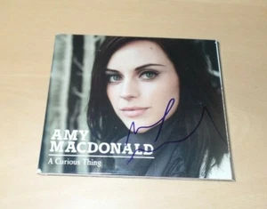 AMY MACDONALD, cubierta de CD original firmada *A Curious Thing* + CD X - Imagen 1 de 1