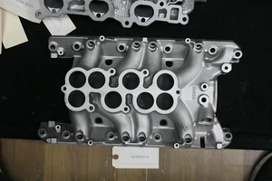 1999-2002 Land Rover Discovery II lower intake manifold Cast # HRC 2905 - Picture 1 of 2