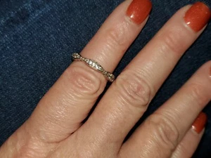 Größe 7. Neu mit Etikett. Diamonique Steine in runder Fassung. Ideal zum Stapeln. - Bild 1 von 1