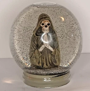 Sensenmann Schneekugel 5" schwarz Schnee Halloween Skelett Gothic Deko 2022 - Bild 1 von 13