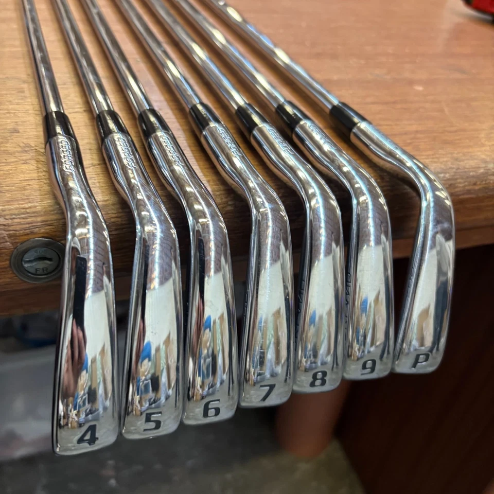 Juego de plancha Kirkland Signature de 7 piezas para jugadores Foto 1 de 4