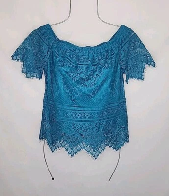 Top de manga corta asimétrico con superposición de encaje azul Rue 21 para mujer S Foto 1 de 4