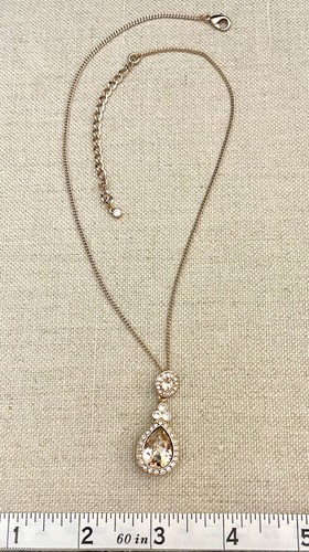 GIVENCHY SWAROVSKI ELEMENTS Collana Tono Oro Rosa Cristalli a Goccia Strappo Rosa