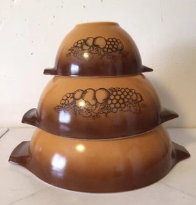 Set of 3 PYREX Handled Nesting Mixing Bowls "OLD ORCHARD" Fruit Pattern - Picture 1 of 7