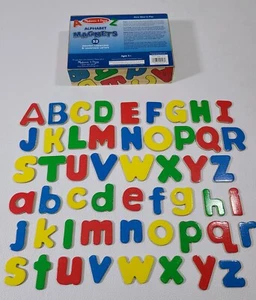 Juego de alfabeto magnético de madera Melissa & Doug **CASAS SUPERIORES E INFERIORES COMPLETAS** - Imagen 1 de 9