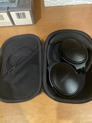 Bose QuietComfort 35 II Wireless Noise-Cancelling Headphones - Black... - Image 1 of 4