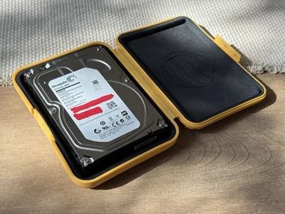 SEAGATE 5TB 3.5" Internal HDD SATA ST5000DM000 hard drive plus protective case. - Image 1 of 3