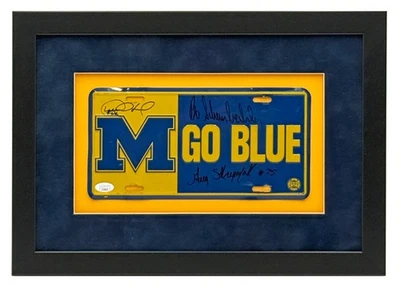Bo Schembechler Desmond Howard signed Michigan Wolverines License Plate JSA L]OA - Image 1 of 3