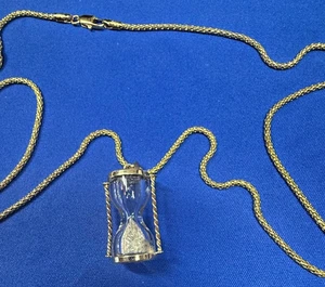 Reloj de arena realista con astillas de diamante como arena collar colgante de oro de 14k 20" 6,5 g - Imagen 1 de 17