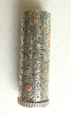 Tube pour rouge à lèvre ancien en ARGENT massif ciselé silver vers 1930 lipstick - Photo 1/4