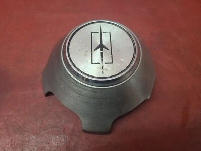 Oldsmobile Royale Delta 88 98 1975 1976 1977 1978 tapacubos tapacubos Foto 1 de 4