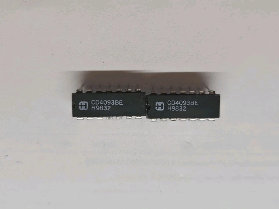 CMOS CD4093BE NAND-Schmitt-Trigger 4-fach, IC, DIP14, 2 Stück - Bild 1 von 1