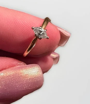 Anillo de oro amarillo macizo de 14k con 31 quilates Nat.  Diamante talla 6 - 6,25 peso 1,4 g Foto 1 de 4