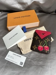 Louis Vuitton X Takashi Murakami Cherry MagSafe Kartenetui - Photo 1/5