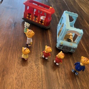 The Fred Rogers DANIEL TIGER'S Neighborhood TROLLEY, nursery, bus, figurines - Picture 1 of 8
