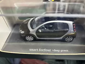 VERY RARE MERCEDES SMART FORFOUR (W454) DEEP GREEN 1:43 SCHUCO (DEALER MODEL) - Picture 1 of 3