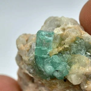 VERY CLEAR NATURAL EMERALD CRYSTAL ON MATRIX FROM MUZO - COLOMBIA 17.9 grams - Picture 1 of 13