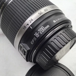 Lente Canon EF-S 18-200 mm f3,5-5,6 IS usada buena - Imagen 1 de 4