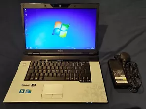 Fujitsu Amilo Pi 3560 16" Retro Gaming Laptop Win Vista / 7 Dual Boot Nvidia GPU - Foto 1 di 24
