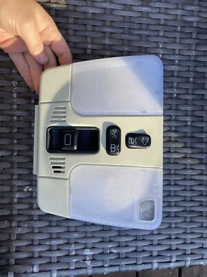 Luz domo superior Mercedes Benz E320 1997-1999    Foto 1 de 3