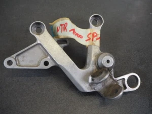 HOLDER BRACKET , R.STEP FR HONDA VTR1000 SP1 2000 50600-MCF-010 17084 - Picture 1 of 6