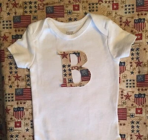 4. Juli Vintage Look Baby Einteiler appliziert Buchstabe & Größe nach Wahl - Bild 1 von 1