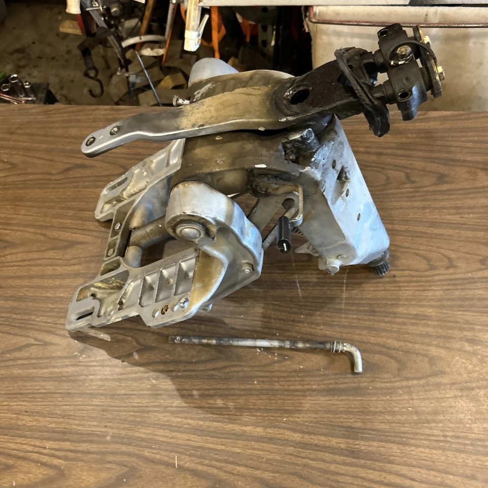 Evinrude/Johnson 1986 fueraborda asistencia giratoria e inclinable 40-48-50 HP agua dulce Foto 1 de 4