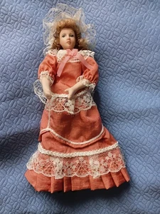 Victorian doll for dollshouse 1/12th scale - Picture 1 of 3