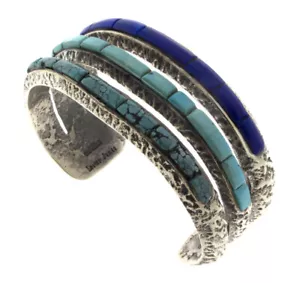 Offenes 3-reihiges erhöhtes Kopfsteinpflaster Türkis & Lapis Inlay Armband von Lester James - Bild 1 von 6