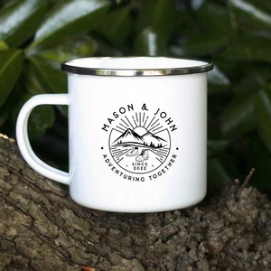 Personalisierter Adventuring Together Emaille Becher 380ml Dose Metall Wanderschuhe Tasse - Bild 1 von 15