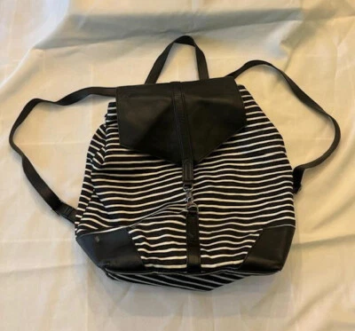 Cute & Versatile Bag or Back Pack Striped Stella and Dot Fun Purse Ava Black/wh - Image 1 of 4