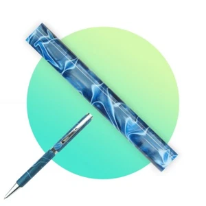 Pluma de acrílico CHARNWOOD Woodturning AR19 en blanco cian oscuro con remolino blanco - Imagen 1 de 3