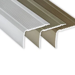 Profilo in alluminio gradino scala paragradino forma L parquet 100 cm Toolerando - Foto 1 di 14