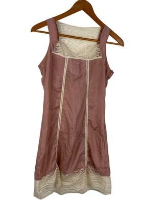 Vestido femenino coqueta de encaje de seda rosa talla S S Sparkle and Fade para mujer Foto 1 de 4