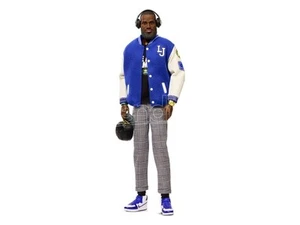 Barbie Signature Bambola Fashion Kenbassador Pvc Lebron James 35 Cm Mattel - Bild 1 von 5