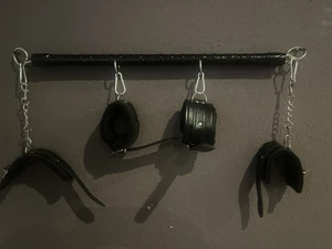 Fesselstange Spreizstange mit Handschellen u. Fußfesseln gefüttert BDSM - Bild 1 von 3