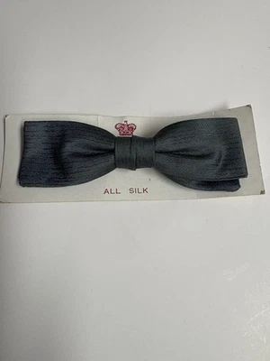 Pajarita de colección gris pizarra de seda clip real resistente al óxido clip en tarjeta Foto 1 de 4