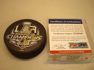Disco de hockey Tanner Pearson 2014 firmado por los Kings Stanley Cup Champs PSA/ADN certificado de autenticidad 1A - Imagen 1 de 3