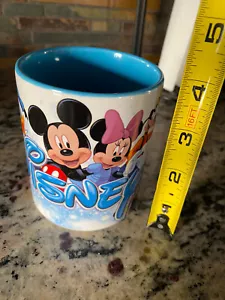 NEW DISNEY MUG WITH DISNEY CHARACTERS FREE SHIPPING - Picture 1 of 4