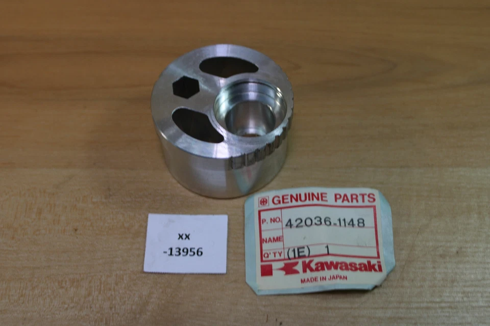 Kawasaki 42036-1148 SLEEVE,AXLE,RH NOS NEU genuine xx13956 - Bild 1 von 1