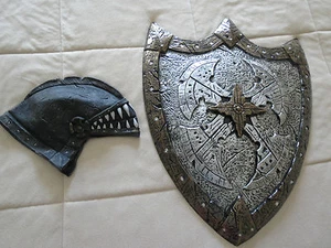 GLADIATOR MONSTER HELMET WITH LARGE/LIGHT ATTACK SHIELD - Picture 1 of 9