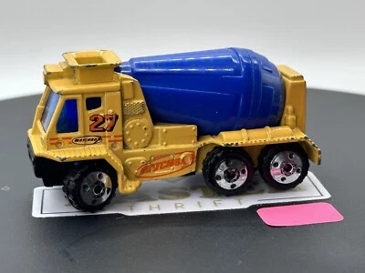 Mezclador de cemento Matchbox 27 amarillo y azul 2000 Foto 1 de 4