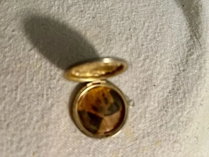 FOTO DE ELVIS PRESLEY AÑOS 60 EN MEDALLÓN DORADO ¡¡ENCONTRADO MUY RARO!!!/ - Imagen 1 de 5