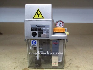 Bomba de lubricación Showa LCB4-011B tanque de plástico 2L 1P 200V - Imagen 1 de 4
