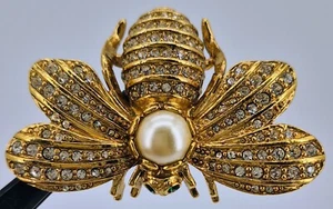 Signed Joan Rivers "Forever in our Memory" Bee Brooch Bling Insects Floral Pin - Picture 1 of 7